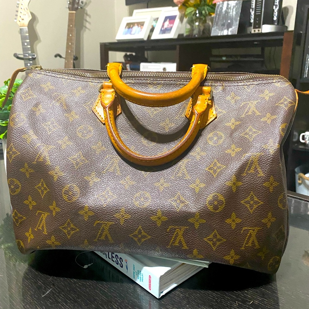 ***$600*** 💯% Authentic LV Speedy 35 with Authenticity Cert.